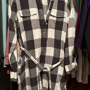 GAP Black and White Long Sleeve Midi Dress